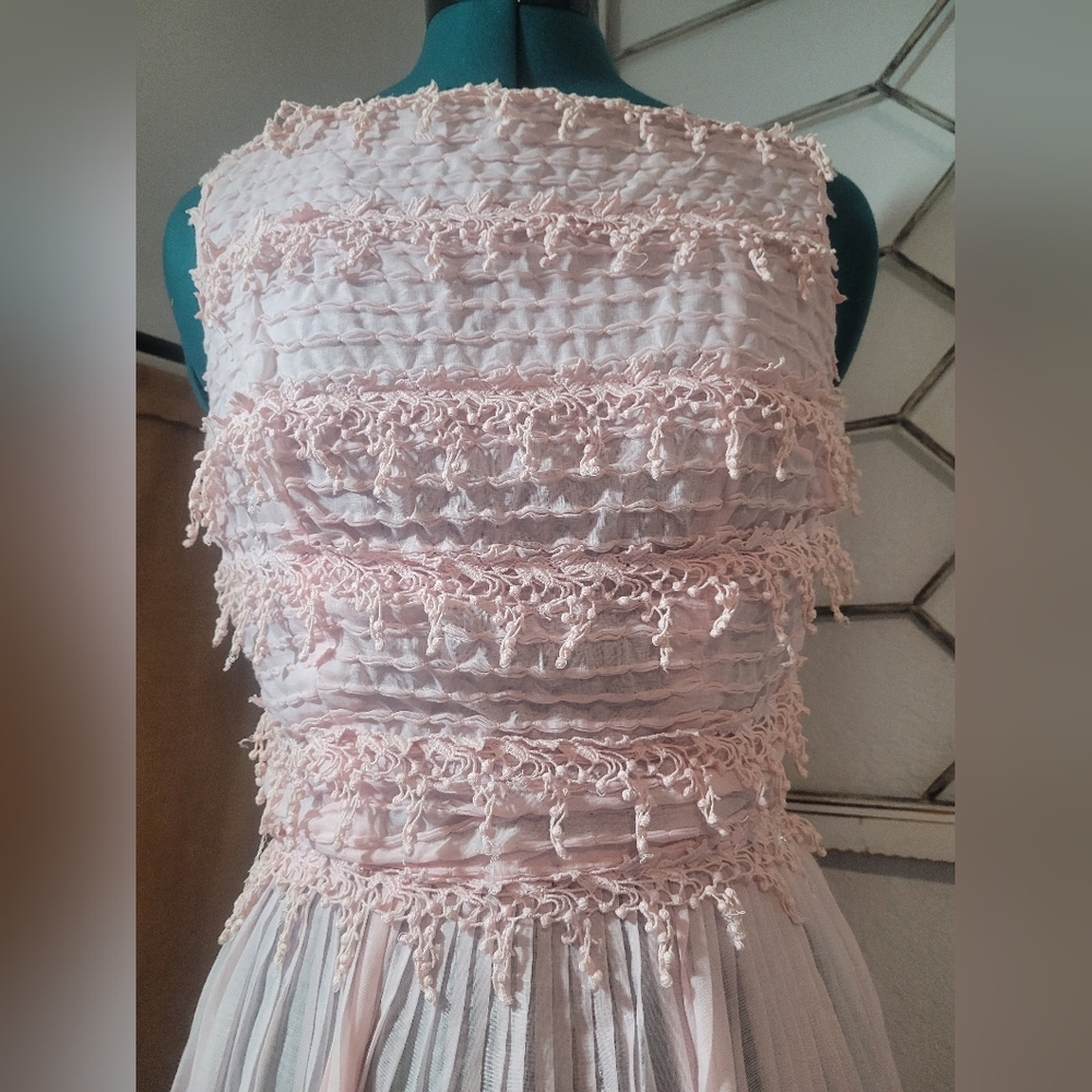 Vintage 1950's Light Pink CARLYE Boot Neck Cotton Lace Bodice Formal Midi Dress. - Picture 2 of 13